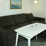 4 Person In Vevang-by Traum *