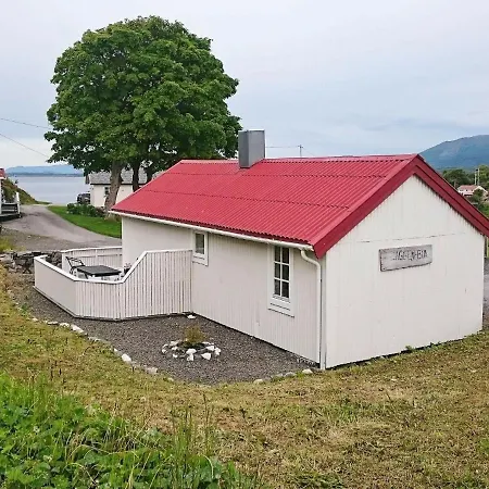 4 Person In Vevang-by Traum