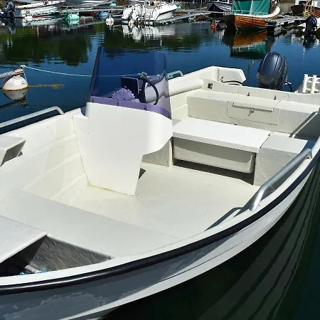 4 Person In Vevang-by Traum *