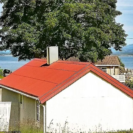 4 Person In Vevang-by Traum