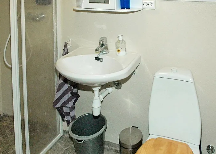 4 Person In Vevang-by Traum