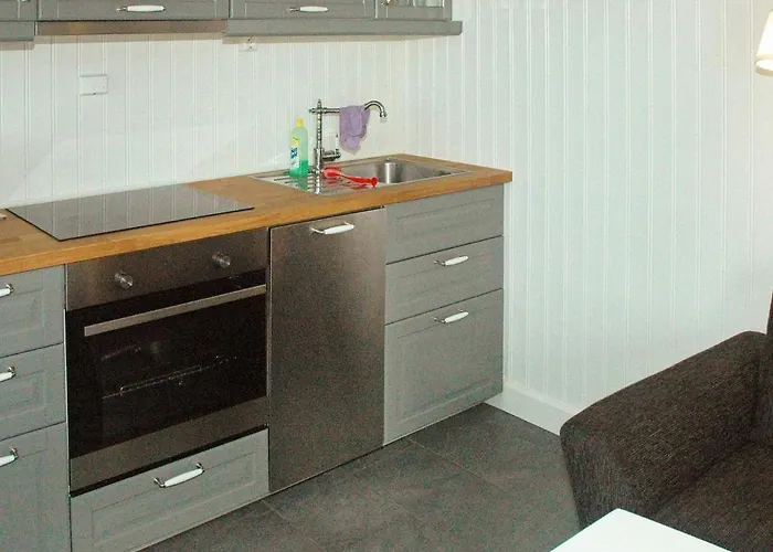 4 Person In Vevang-by Traum